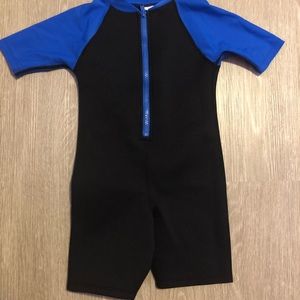 Wetsuit boys size 4 Blue and black NWOT